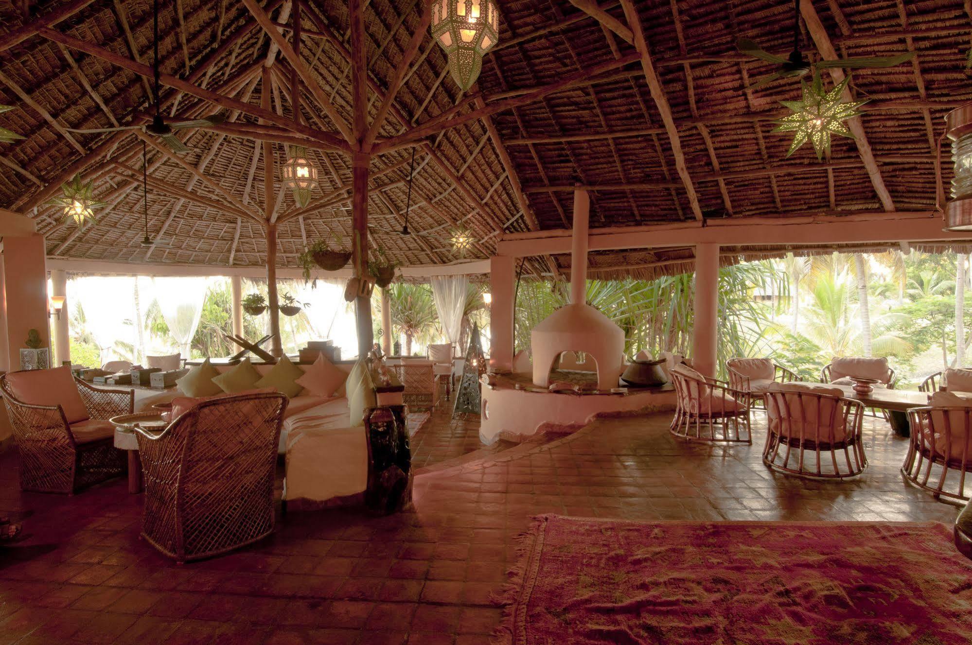 Kinasi Lodge Utende Ngoại thất bức ảnh