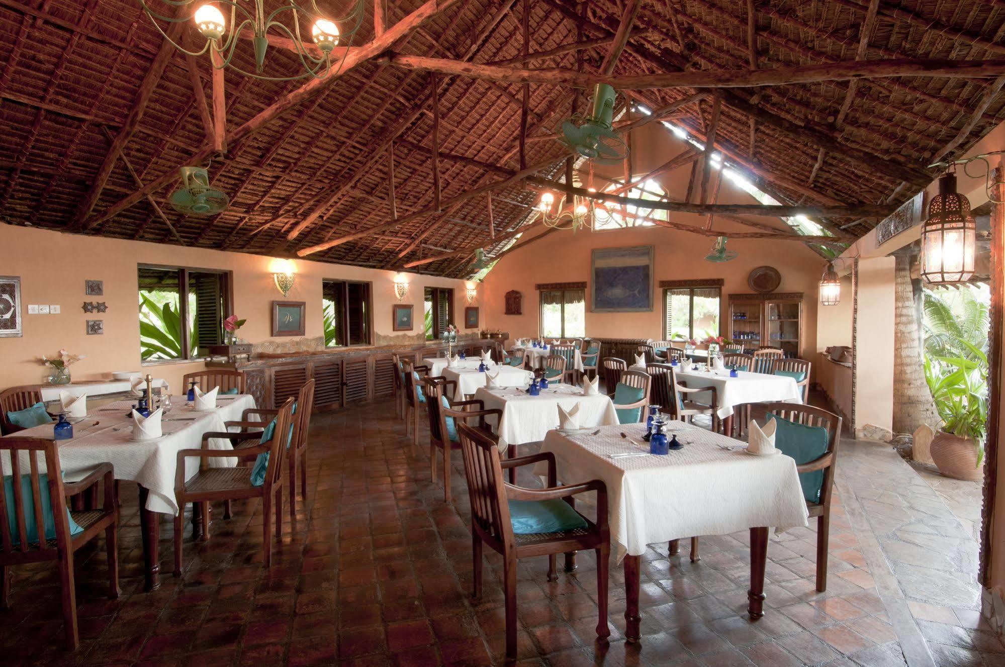 Kinasi Lodge Utende Ngoại thất bức ảnh
