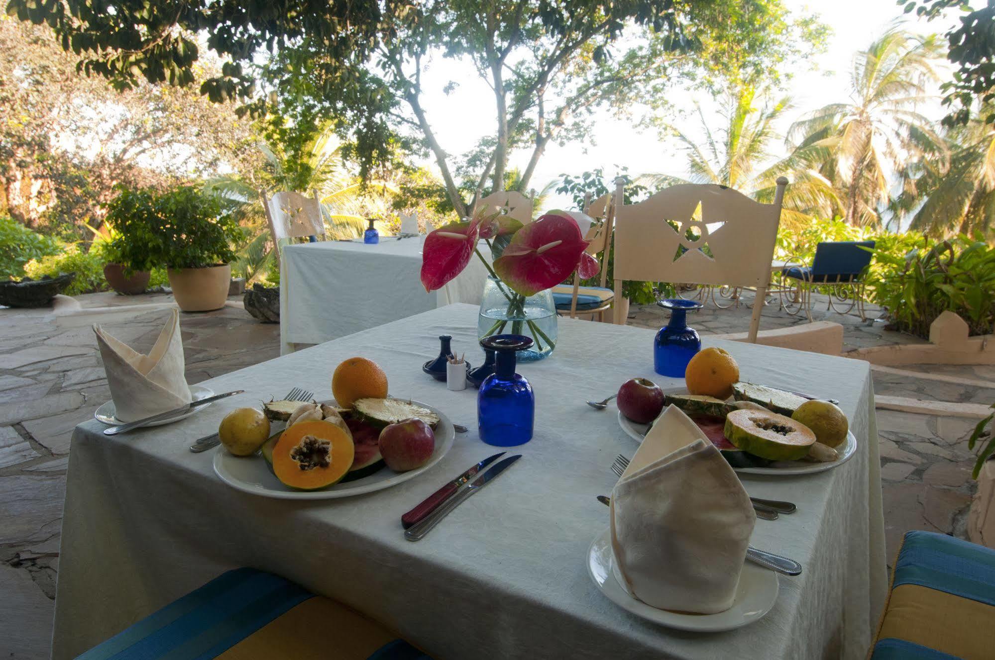 Kinasi Lodge Utende Ngoại thất bức ảnh