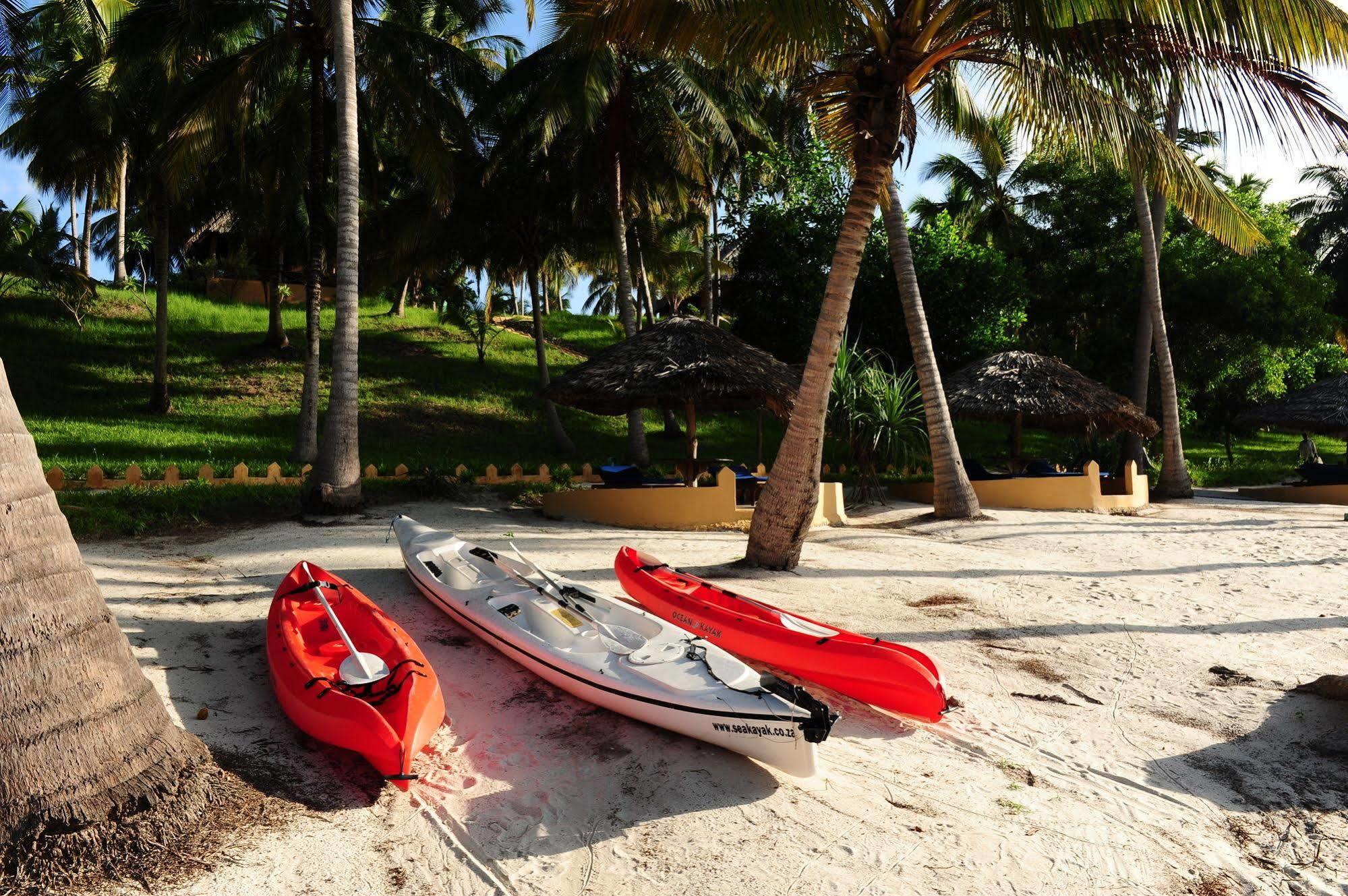Kinasi Lodge Utende Ngoại thất bức ảnh