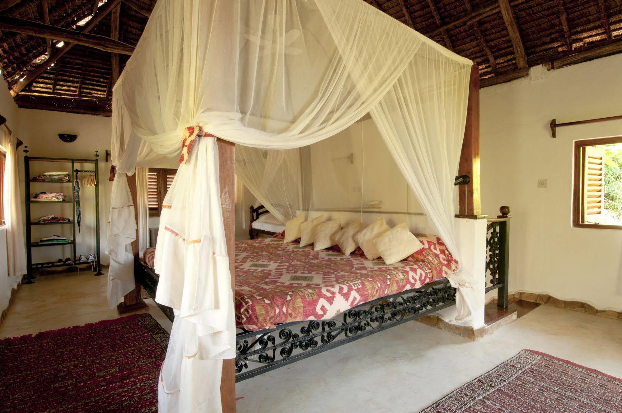 Kinasi Lodge Utende Ngoại thất bức ảnh