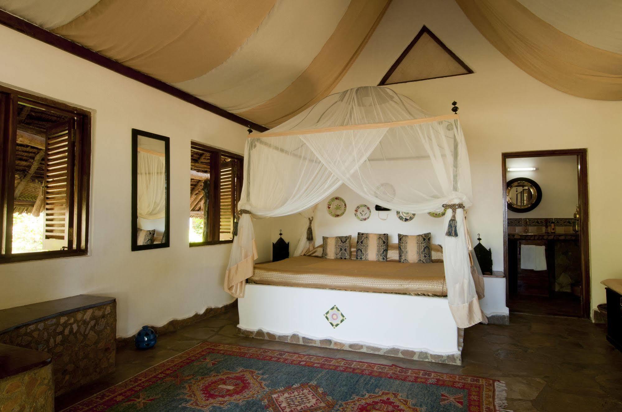 Kinasi Lodge Utende Ngoại thất bức ảnh