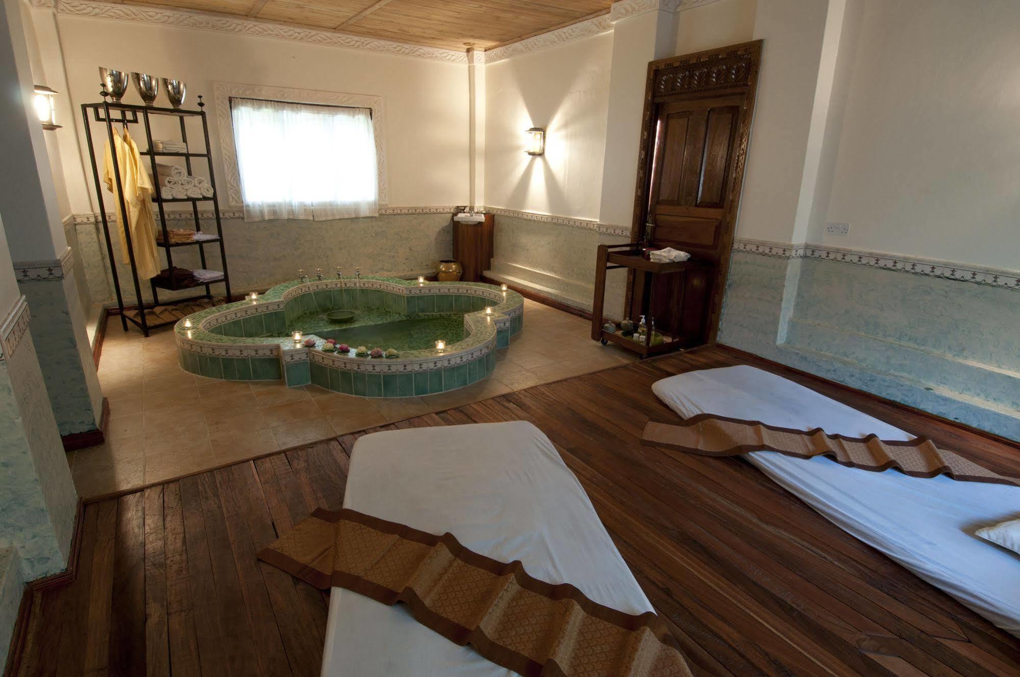 Kinasi Lodge Utende Ngoại thất bức ảnh