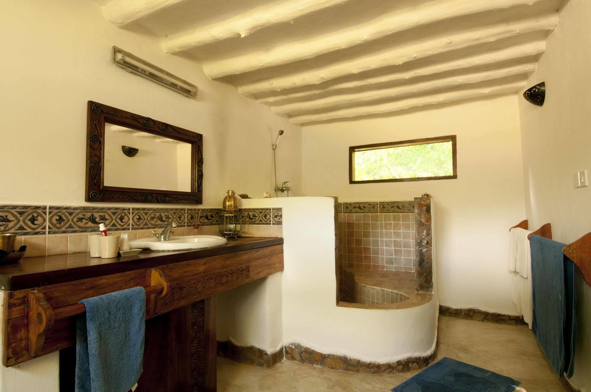Kinasi Lodge Utende Ngoại thất bức ảnh